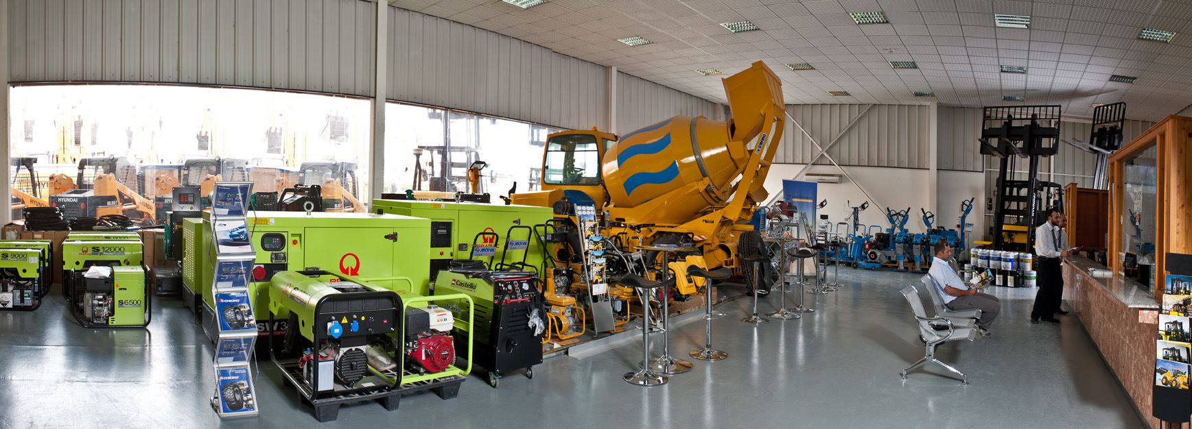 HEAVY EQUIPMENTS Qatar Building Company